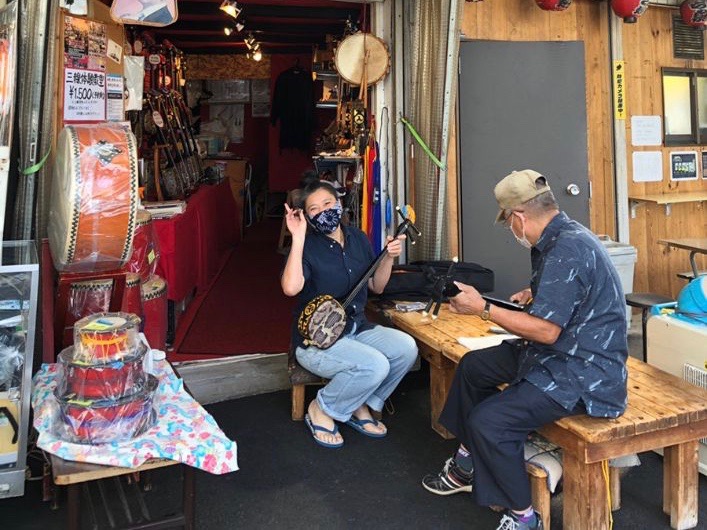 天六に響く沖縄の 生 の音 さんしんや とぅるるんてん 北区ドットコム