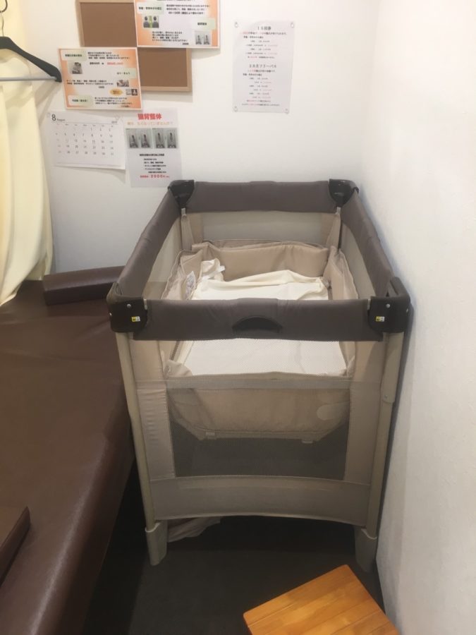 鶴見わだち整骨院、ベビーベッド