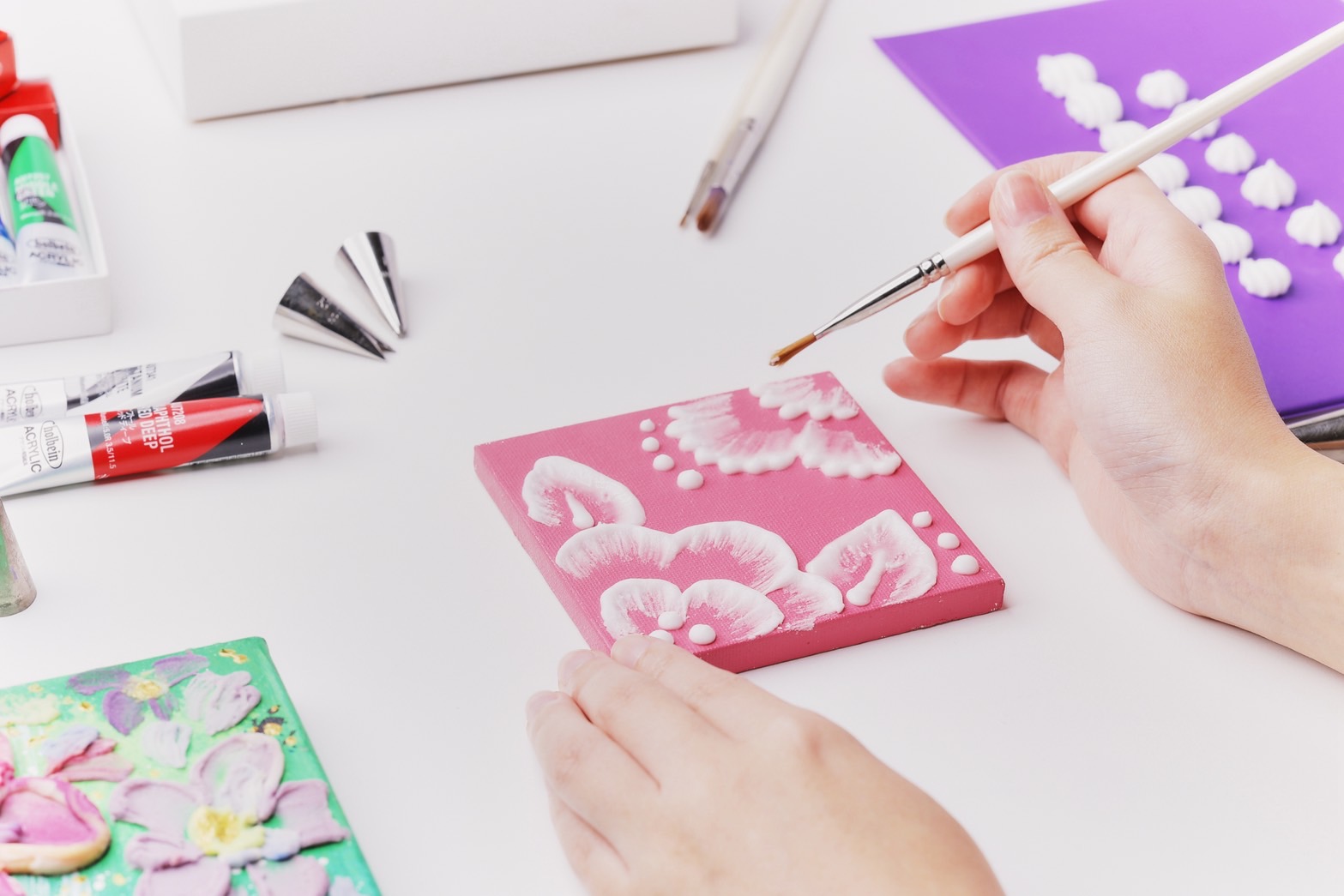 万博　シュガーペイント 体験・講座　KOYUKI シュガーアーティスト　パティシエ　巫女　シュガーペイント協会　女性アーティスト パティシエ アーティスト 転身　砂糖 アートアイシングクッキー