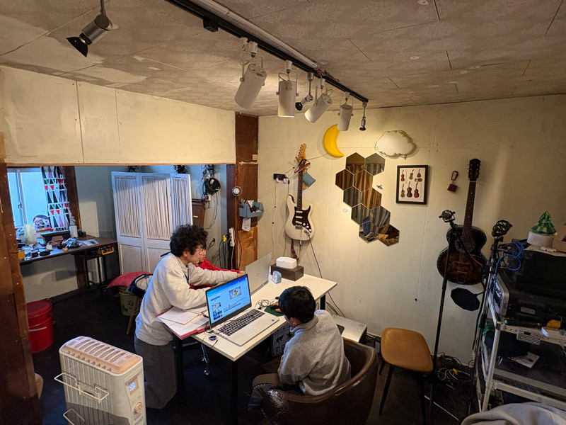 大阪市都島区 マギラボ まなびとあそびの創作実験室「マギラボ」 創作アトリエ magilab プログラミング アート プロジェクションマッピング パズドラ レコーディング 探求学習 創作教育 福井陽介 magi.