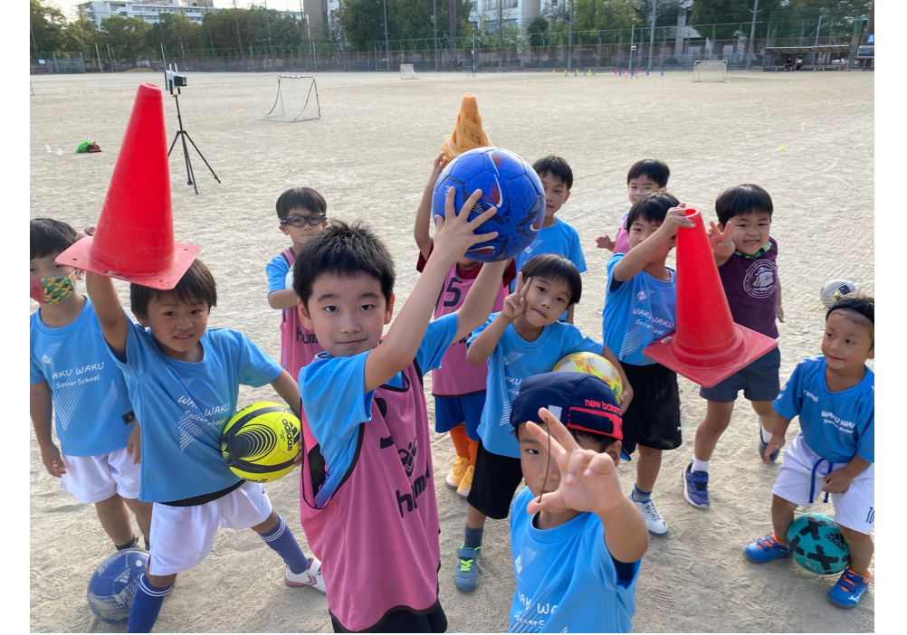 元Jリーガーに指導してもらえる わくわくサッカースクール - ドット