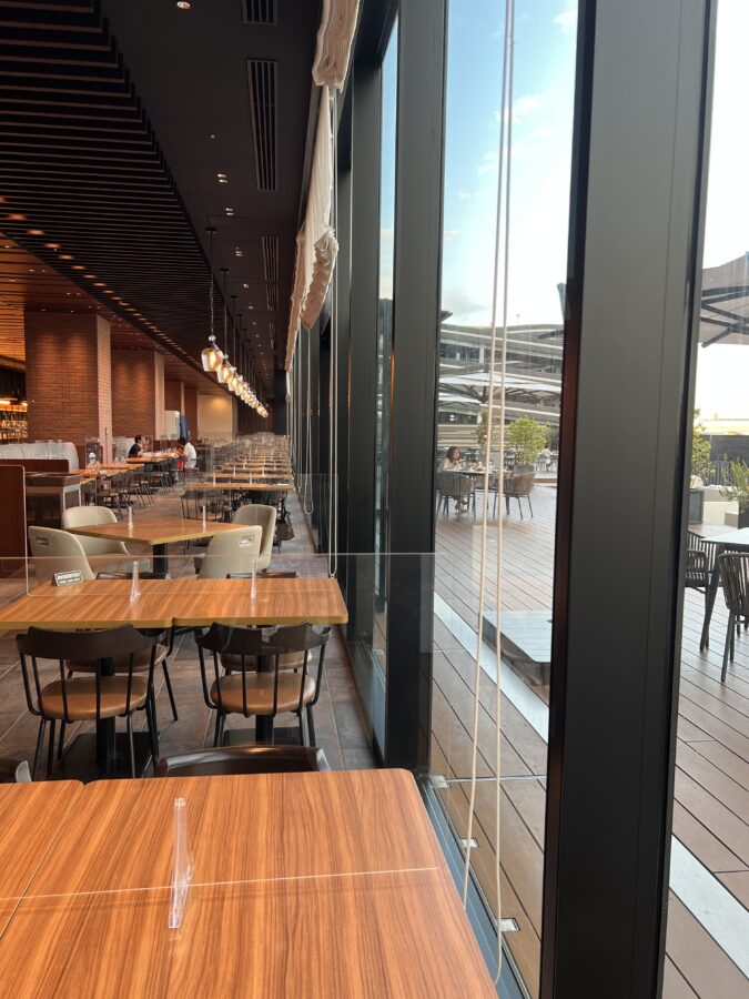 LIBER HOTEL AT UNIVERSAL STUDIOS JAPAN （リーベルホテル　アット　ユニバーサル・スタジオ・ジャパン） ３階 Dining BRICKSIDE (ダイニング ブリックサイド) RiversideBeer Terrace 2022 （リバーサイドビアー　テラス） アジアンディナーブッフェ 屋内席