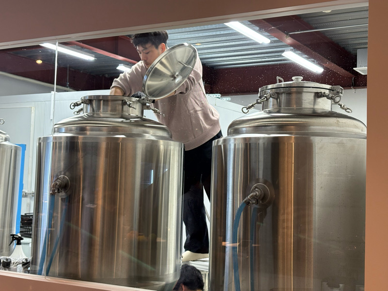 大阪　梅田　日本酒　パブ　立ち飲み　醸造所　できたてブルワリー　日本酒バー　KOFUNE 新店　酒蔵　酒造り　体験　観光