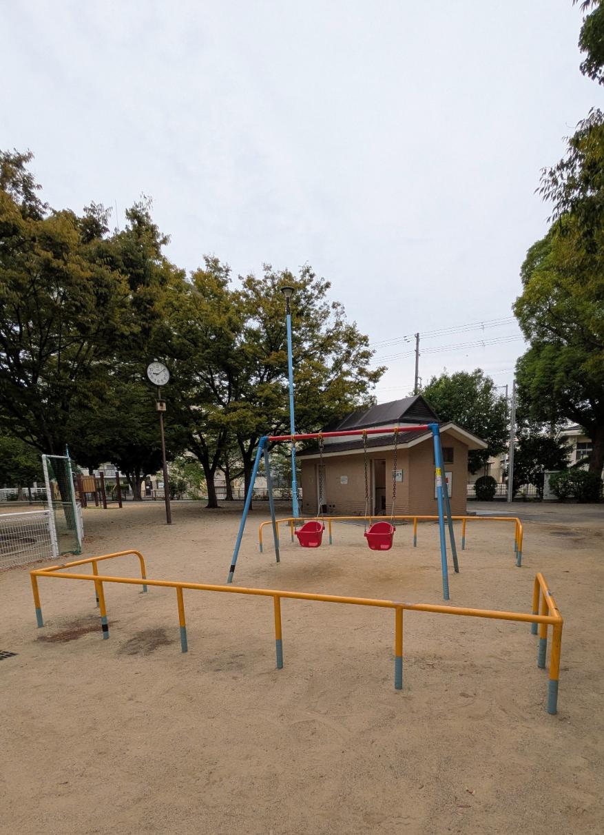 東住吉区 うるし堤公園 幼児用ブランコ