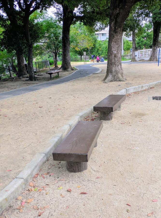 東住吉区 うるし堤公園 ベンチ
