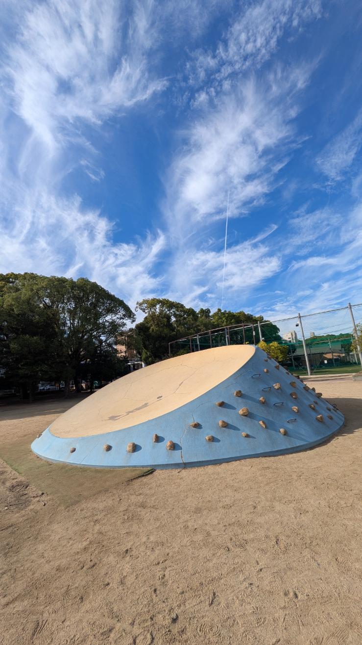 東住吉区　長居公園　すり鉢状遊具