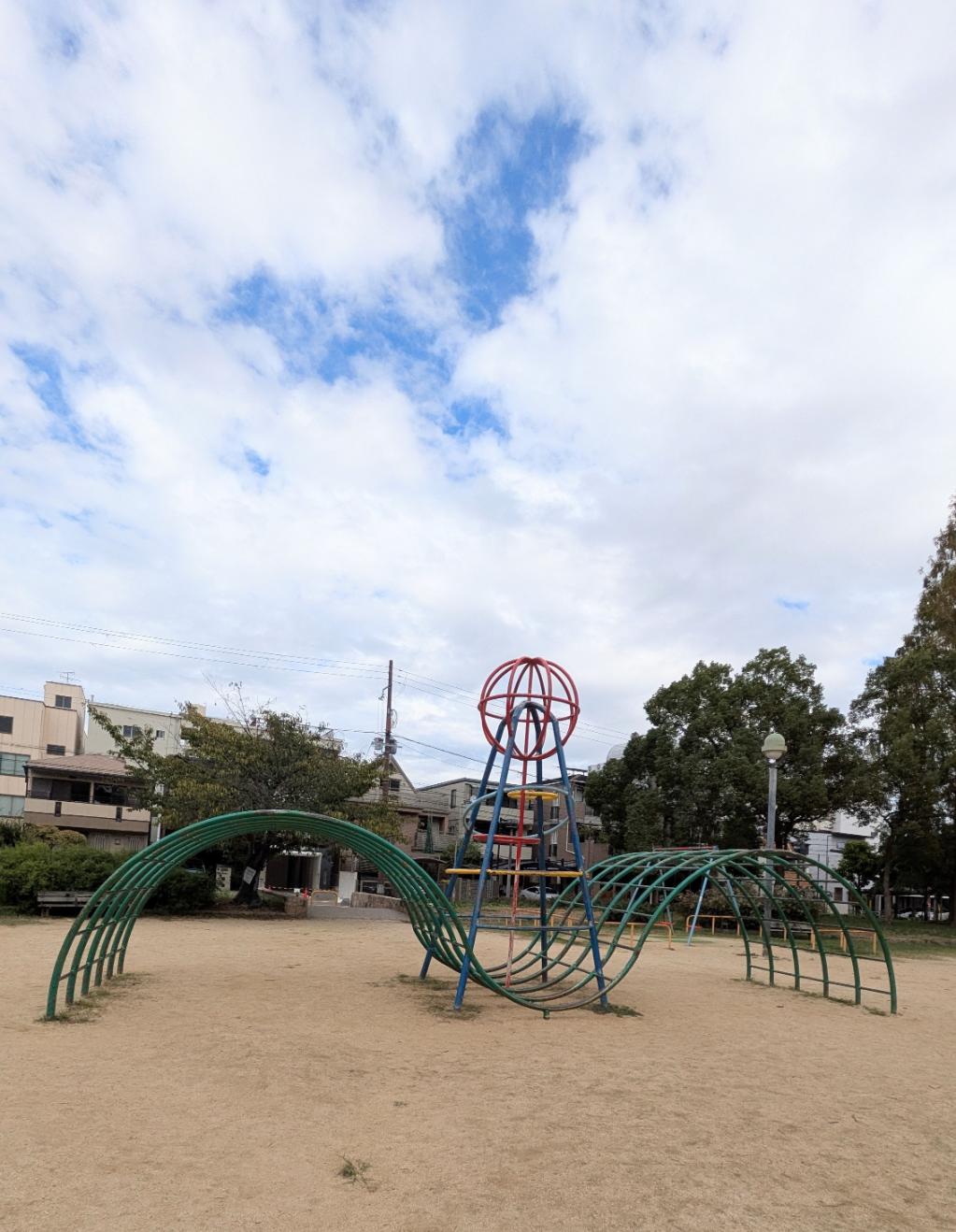 東住吉区　長居公園　北東こども広場　クライミング遊具