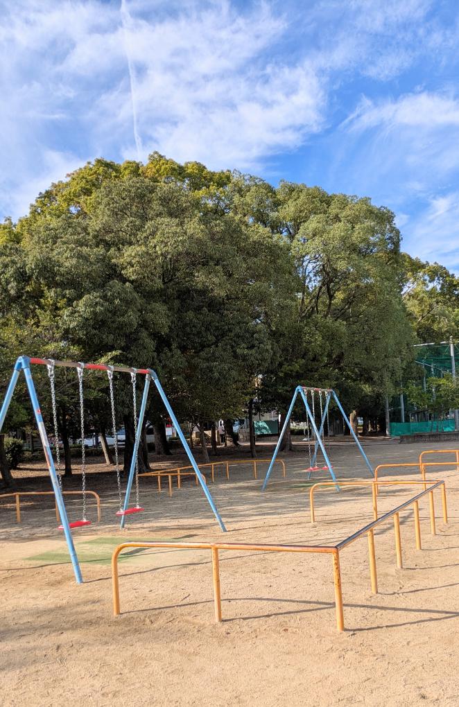 東住吉区　長居公園　ブランコ