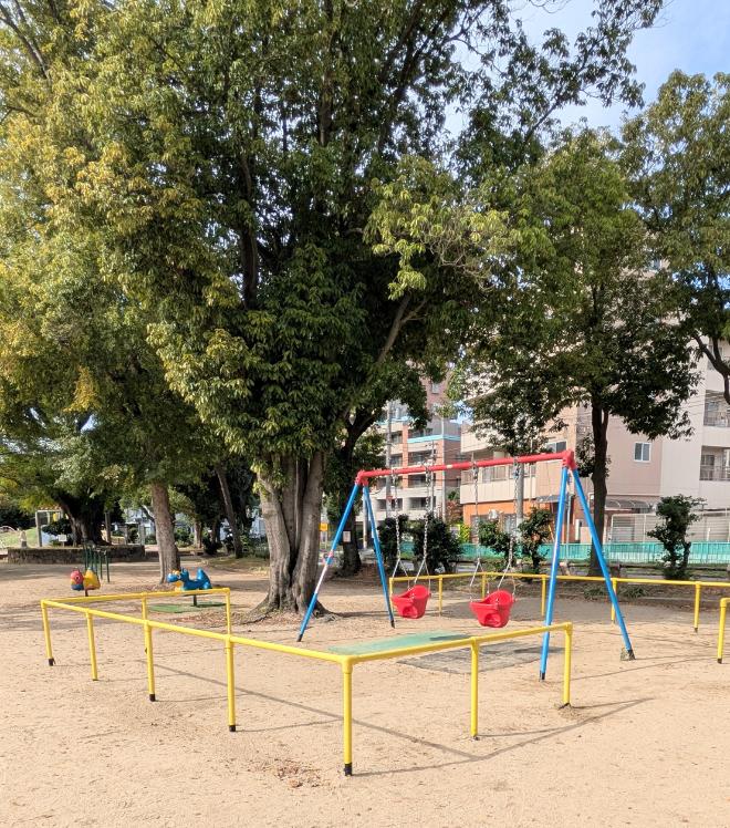 住吉区　住吉公園　　幼児用ブランコ