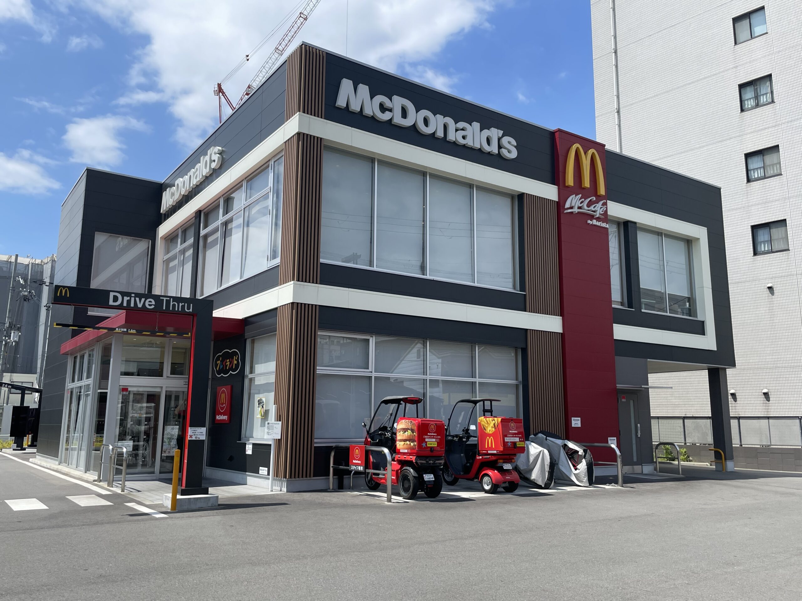 マクドナルド赤川店　マックカフェ　大型店舗