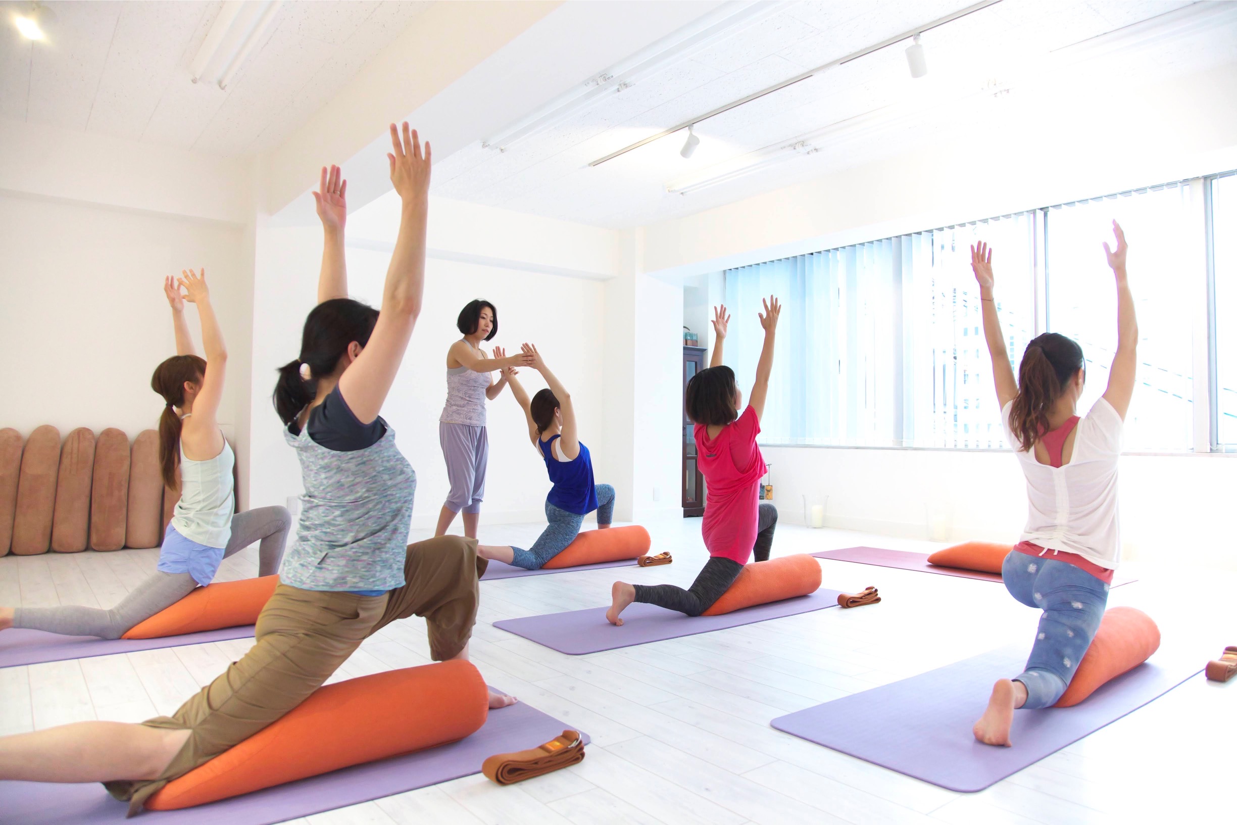 旭区】70代も通う頑張らないヨガ＠グラヴィティヨガpluses＋ - ドット