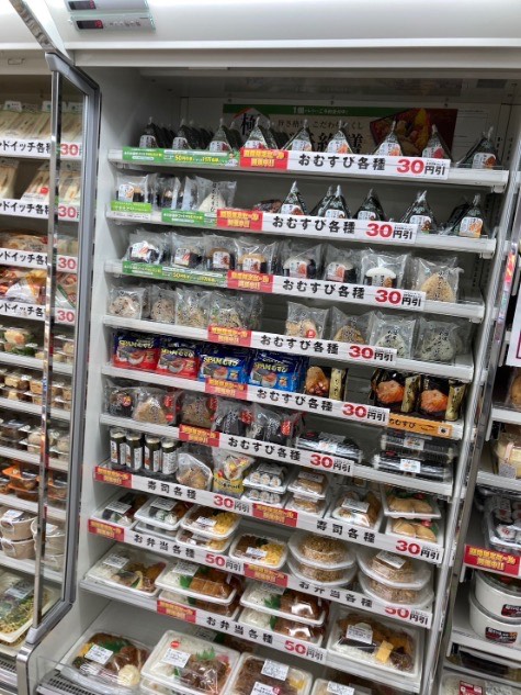 ファミリーマート阪急中津駅前店　リフレッシュオープン