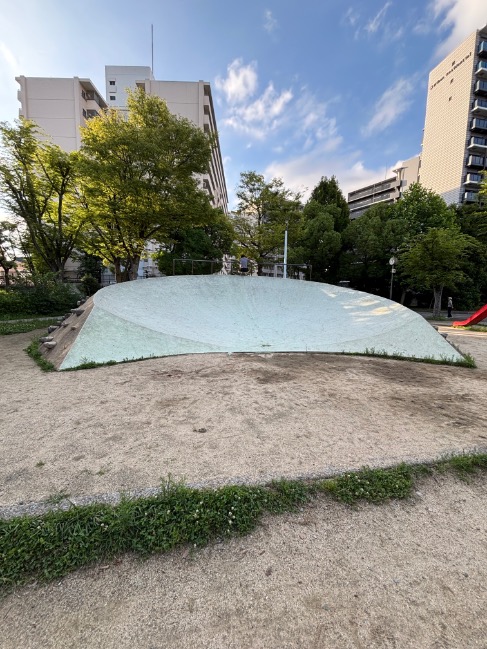 港区　抱月公園　遊具