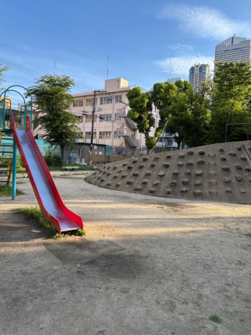 港区　抱月公園　遊具