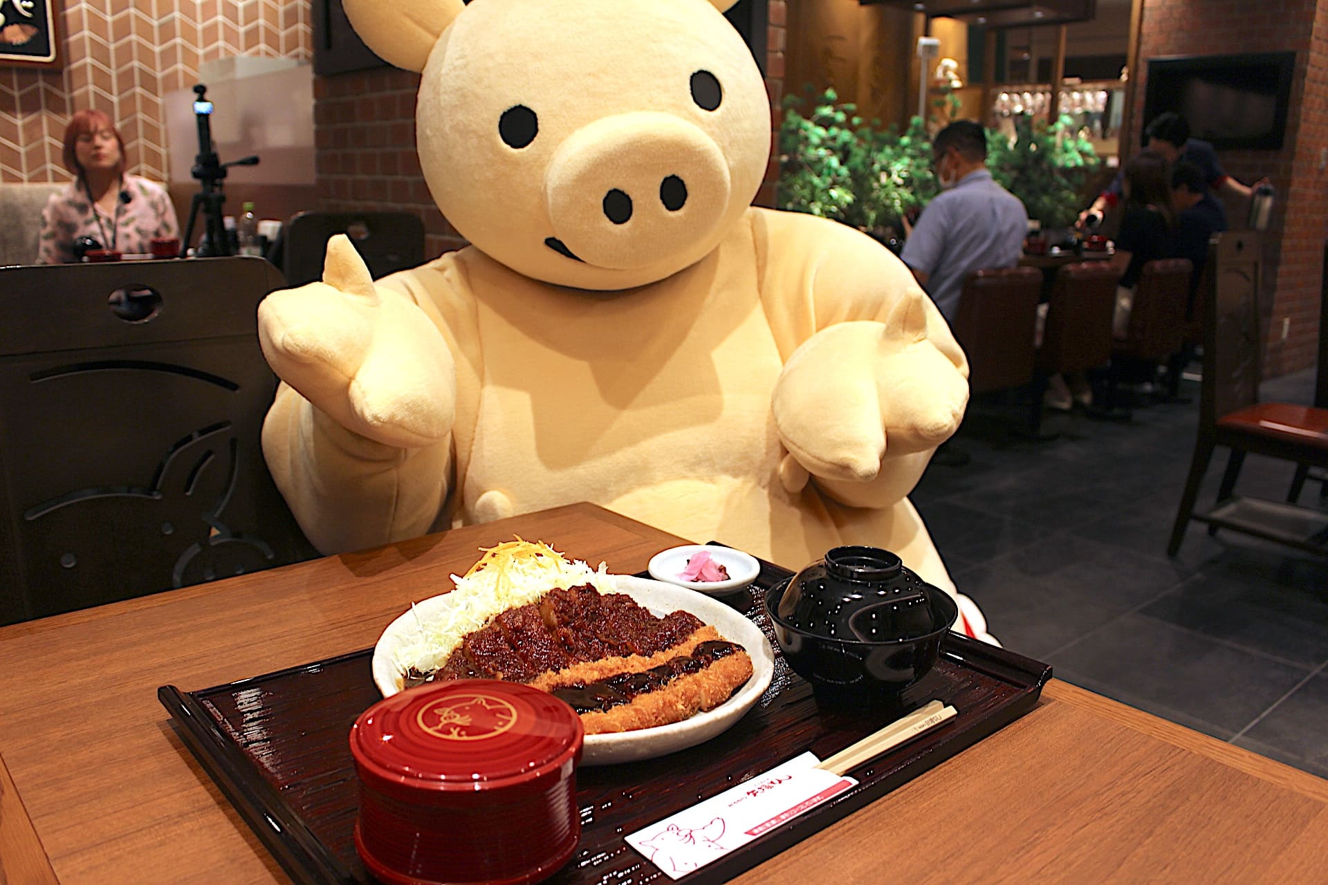 食べればわかる！うまさの秘密 矢場とんの味噌カツは最高！ - ドット