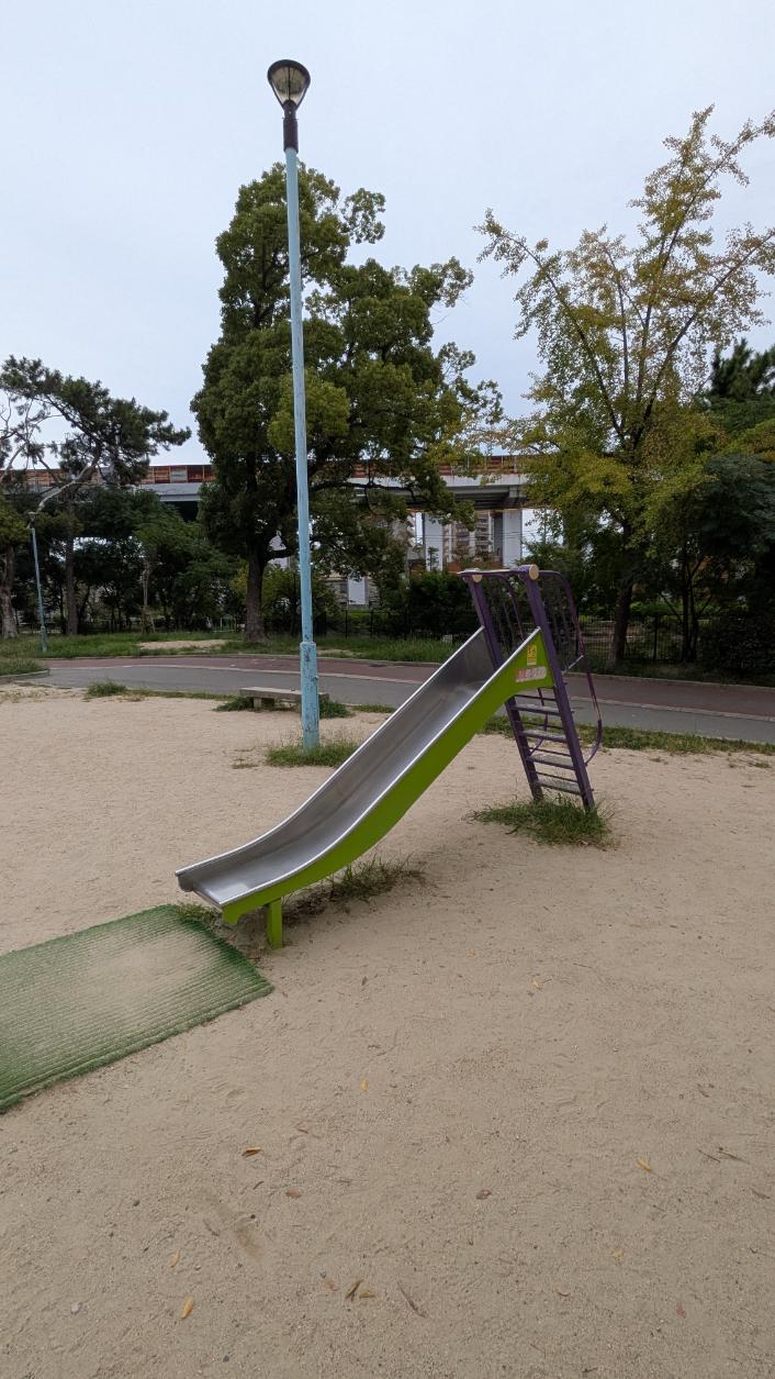 阿倍野区　桃ヶ池公園　すべり台