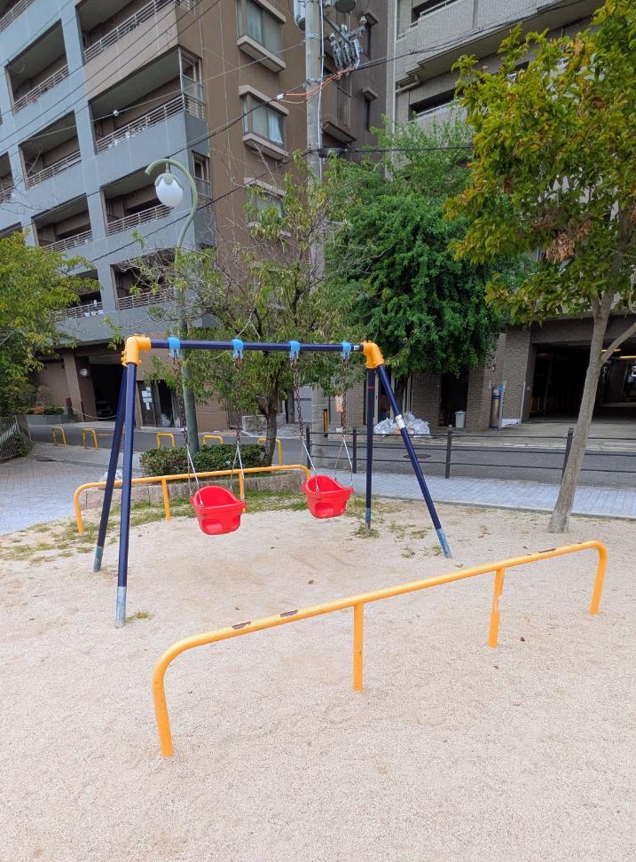 阿倍野区　桃ヶ池公園　ブランコ