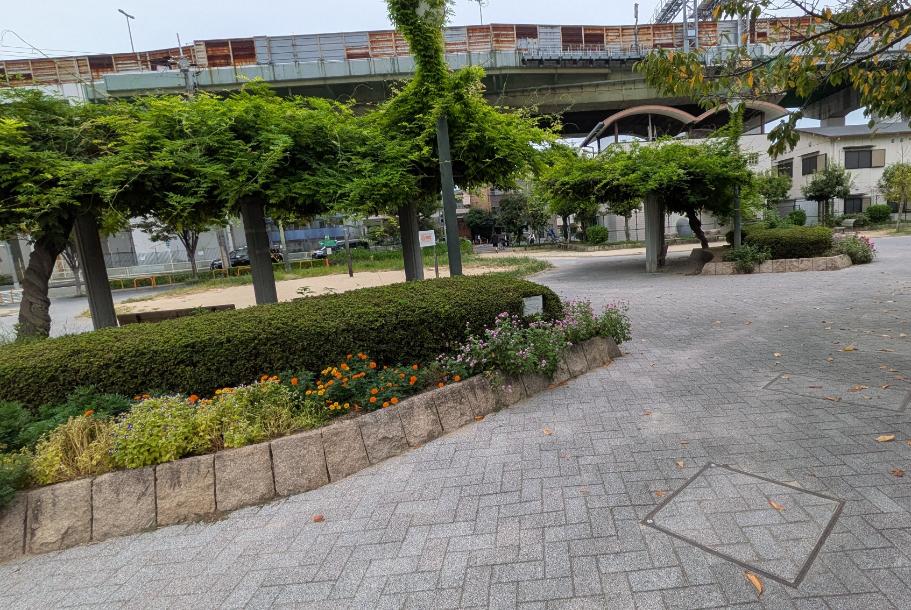 阿倍野区　桃ヶ池公園　ベンチ