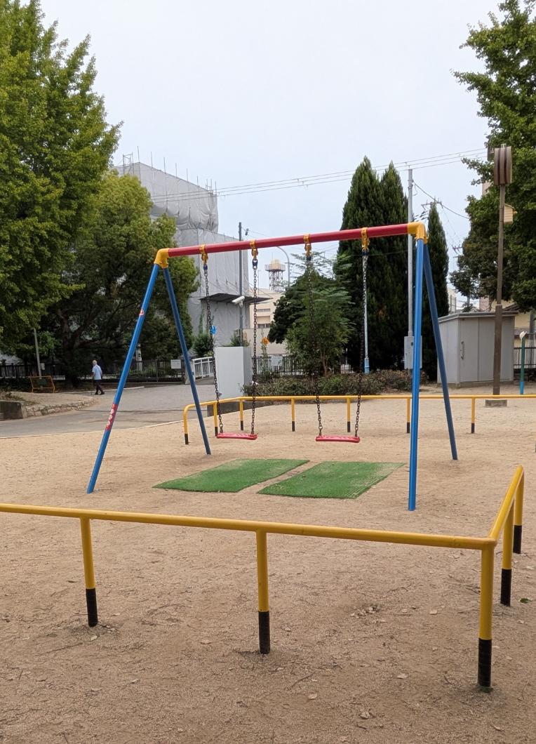 東住吉区　今川公園　ブランコ