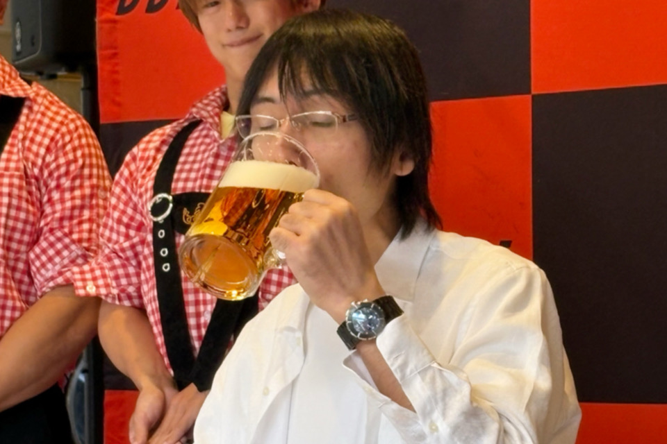 ddhouse オクトバーフェスト 大阪 梅田 2025 ビールイベント 白田信幸 プレスイベント 試飲 飲み比べ グルメ 餃子 赤星 スーパードライ フードペアリング 館内イベント d.d.house ジャイアント白田