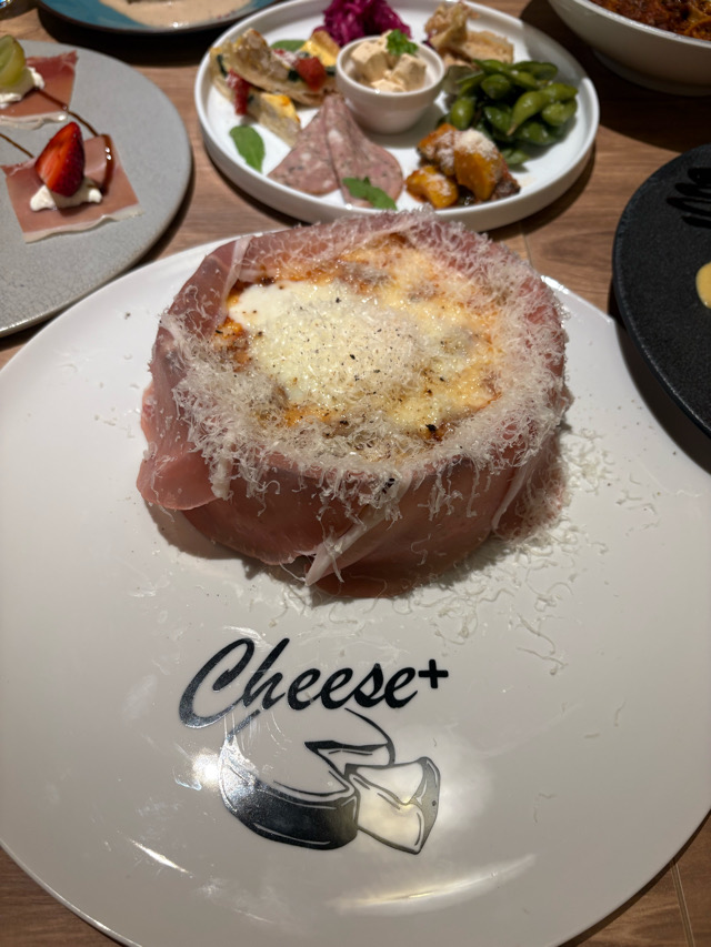 原価ビストロチーズプラス　西九条　此花区　原価　安く飲める　チーズ　チーズ創作料理　飲み放題