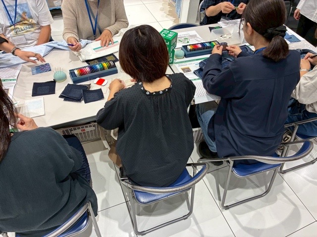 刺し子 ワークショップ、手縫い、刺繍、ハギレ、リペア RE.UNIQLO STUDIO、リペアサービス、刺繍機、カスタマイズ ユニクロ リサイクル、ダウン回収、国際リペアデー