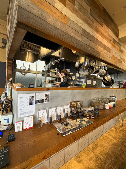 レトロビル リノベーション　KLASI COLLEGE かもめ焙煎所 KLASI CAFE ショールーム カフェ　焙煎コーヒー　港区　築港　大阪港　海遊館