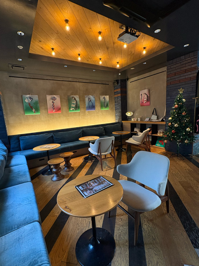 弁天町　HOTEL SHE, OSAKA ミルクシェイク クラフトコーラ SHE, SIDE DINER　ピザ　カフェ　ホテル併設 クリスマスマーケット 音楽イベント　ギャラリー