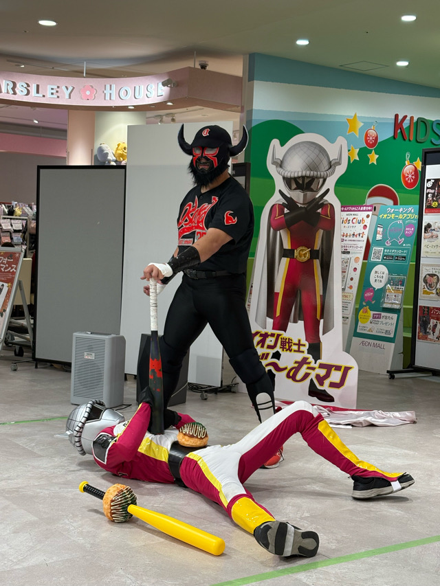 イオンモール大阪ドームシティ　ど〜むマン西区　ブラックフライデー　ブラックバファローズ　ブラックトマティーン　イオン　大阪ドーム　トマティーン　ヒーローショー　マルバツクイズ　撮影会
