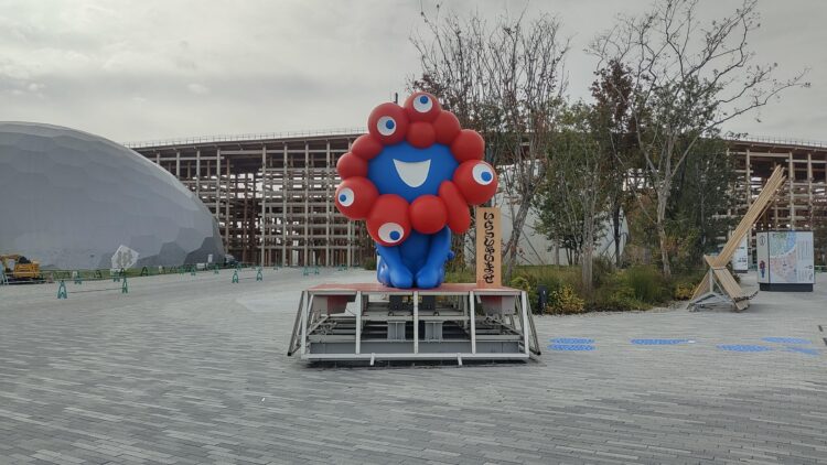 万博、解体作業