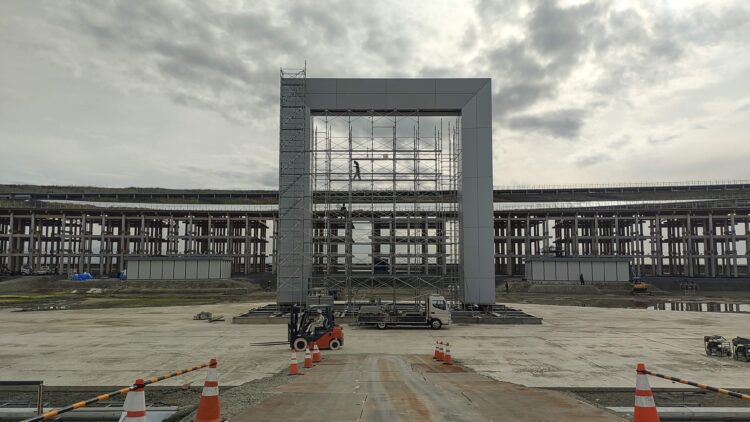 万博、解体作業