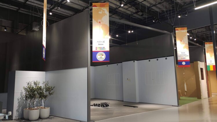 万博、解体作業