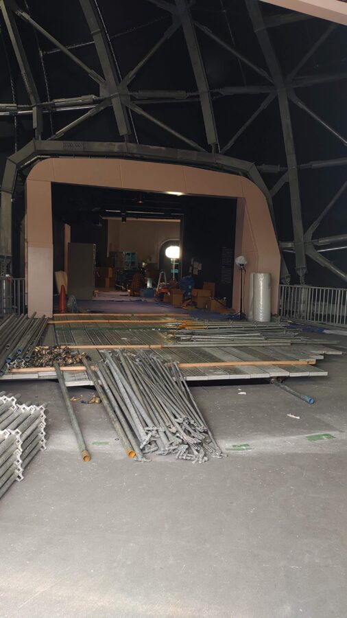 万博、解体作業