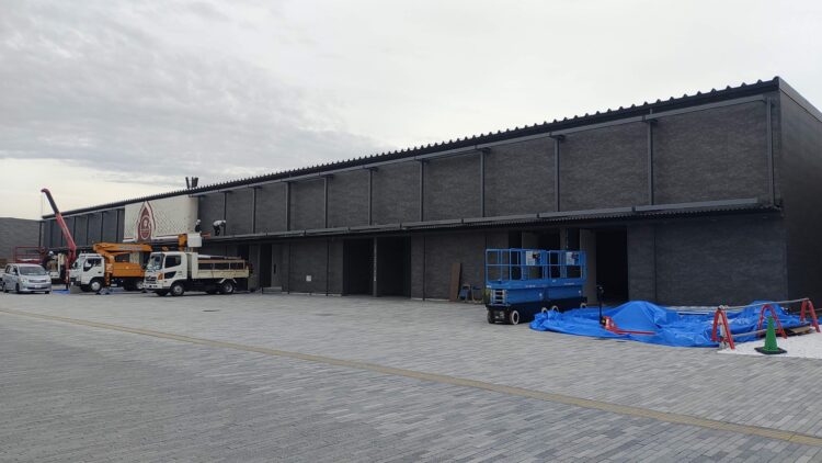 万博、解体作業