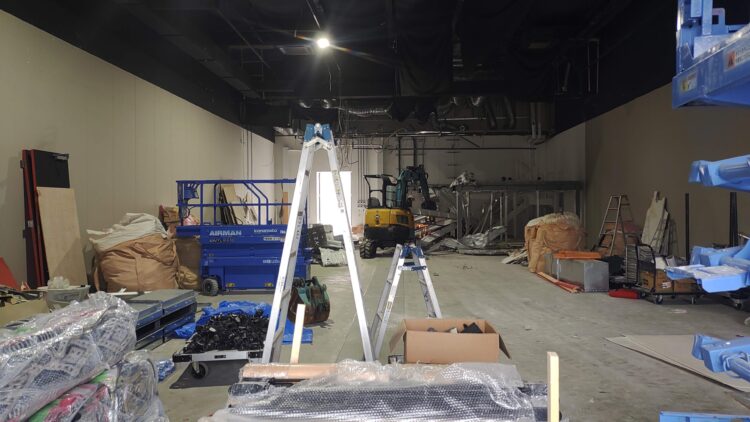 万博、解体作業