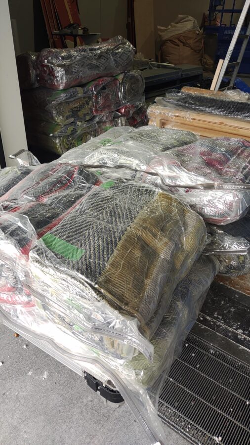 万博、解体作業