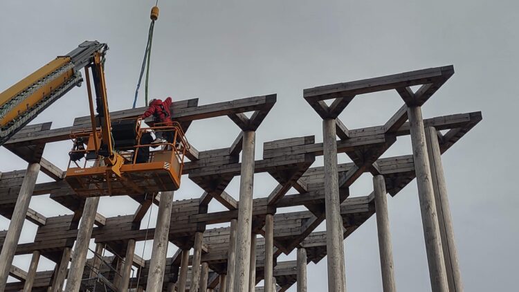 万博、解体作業