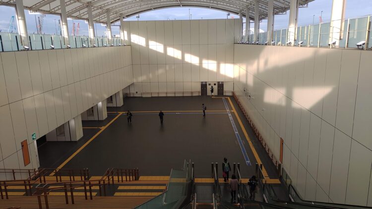 万博、解体作業