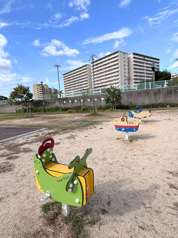 此花区　正蓮寺川公園　スプリング遊具