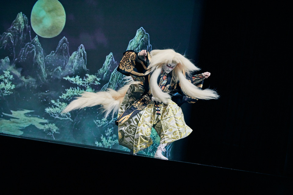 日本舞踊 イマーシブ日本舞踊 Immersive Nihon Buyo 舞 −MAI− 扇寿舞踊団 扇寿栄之丞　HITOHATA 株式会社一旗　プロジェクションマッピング　大阪公演ABCホール　ナレッジシアター