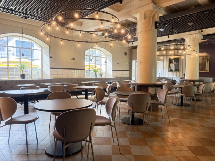 大阪市中央公会堂、レストラン、バルニバービ