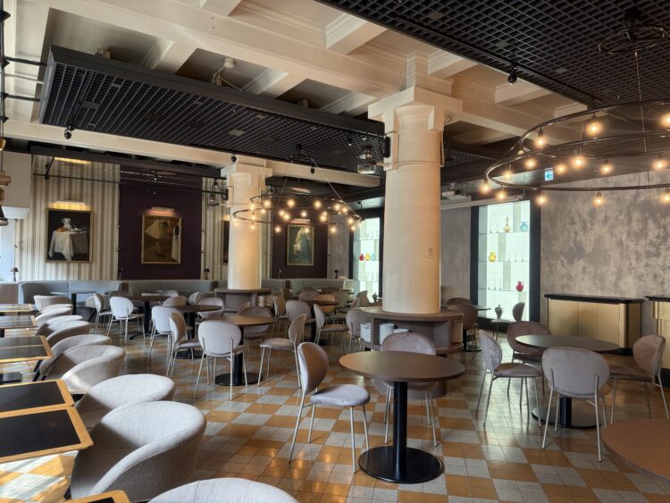 大阪市中央公会堂、レストラン、バルニバービ