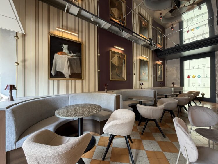 大阪市中央公会堂、レストラン、バルニバービ