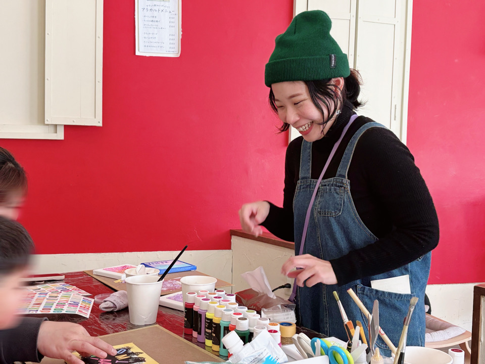 親子でアート体験　大阪市西区　まちの美術部　デッサン　テクスチャーアート