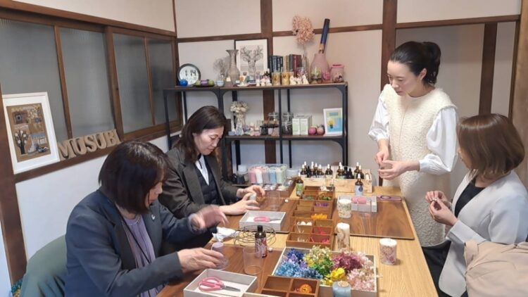 botanical candle MUSUBI