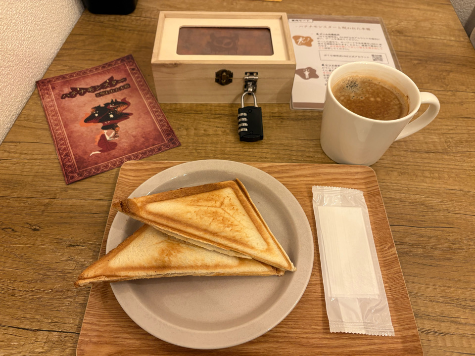 はてな珈琲店 大阪梅田　謎解きカフェ　謎解き　体験型カフェ　謎解き巡り　あんバター　ハテナモンスターと木箱