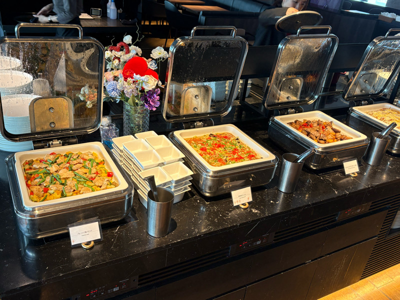 推し色　ホテル　いちごビュッフェ　アートホテル大阪ベイタワー　スカイビュッフェ51 COLOR PERSONA - Strawberry Stage -