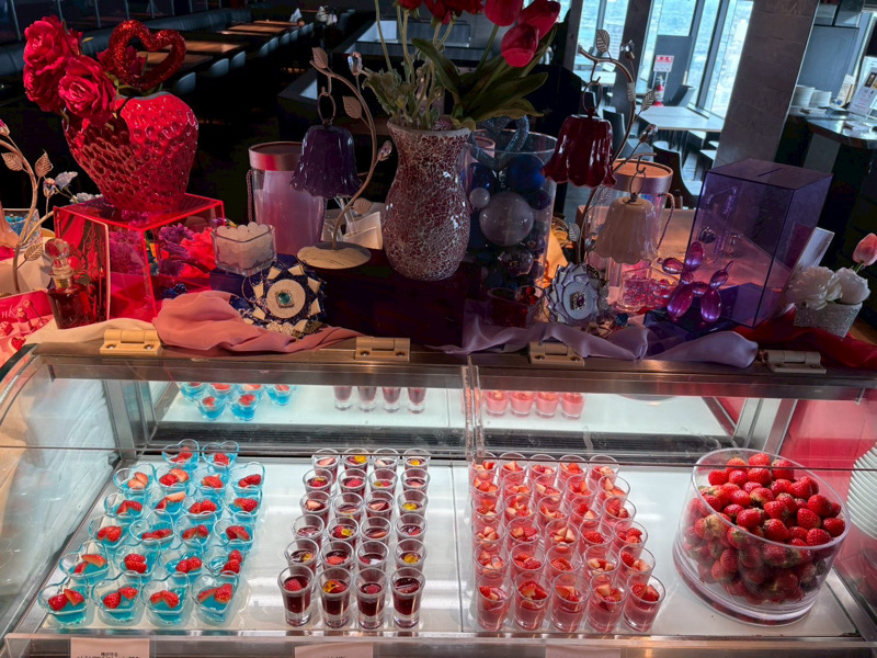 推し色　ホテル　いちごビュッフェ　アートホテル大阪ベイタワー　スカイビュッフェ51 COLOR PERSONA - Strawberry Stage -