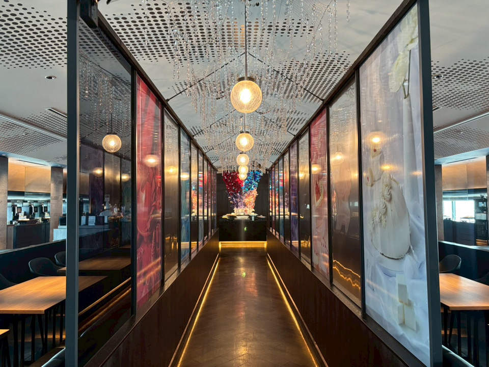 推し色　ホテル　いちごビュッフェ　アートホテル大阪ベイタワー　スカイビュッフェ51 COLOR PERSONA - Strawberry Stage -