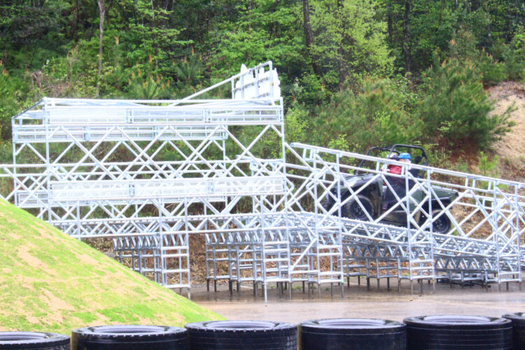 ネスタリゾート神戸、ライジング・バギー